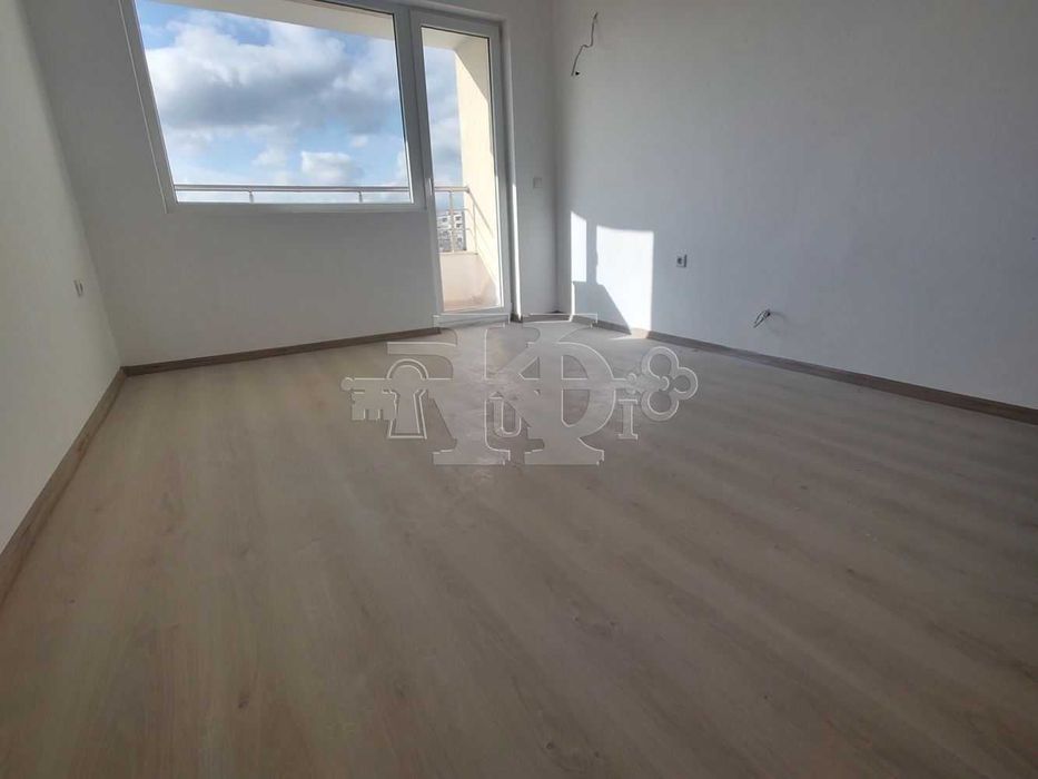 Продава се Четиристаен апартамент в Добрич, Център - 133 кв.м за 487 €/кв.м - Снимка #6