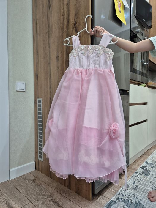 Продам платья на девочку