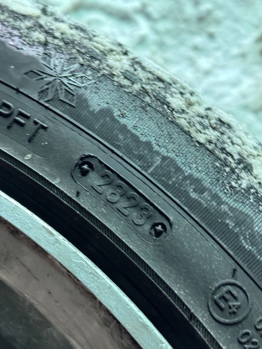 Продам Диск с шинами Triangle зимние R19