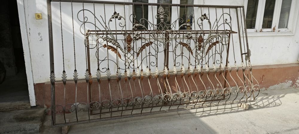 Deraza uchun ximoya panjarasi