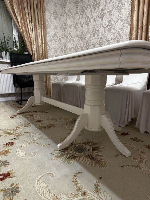 Стол со стульями