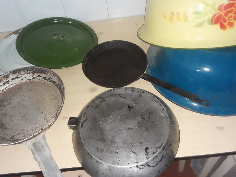 Сковородки,тазы,ведра и другое