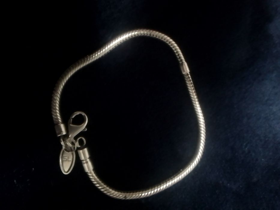 Pandora браслет
Сотилади: Оригинал Pandora браслет
Дизайн: