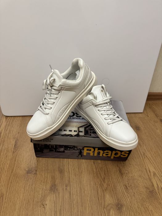 Белые кроссовки Rhaps