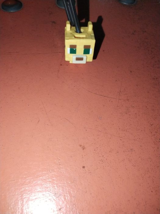 Фигурка*оцелот* из kinder joy Minecraft