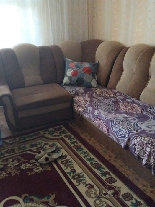 Отдам даром угловой диван и кресло.