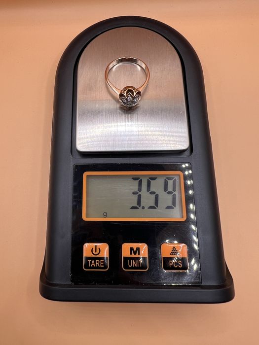 Продам золотое кольцо.