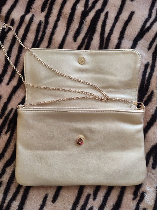 Чанта-златна Carpisa