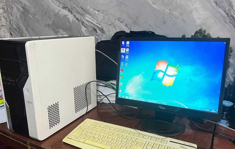 Компьютер Fujitsu Siemens
