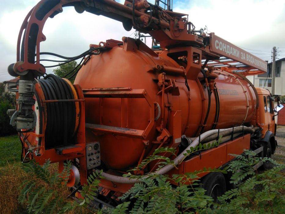 Комбиниран камион за почистване на шахти и продухване на канали