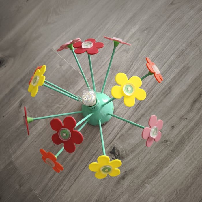 Lustra camera de copi fete