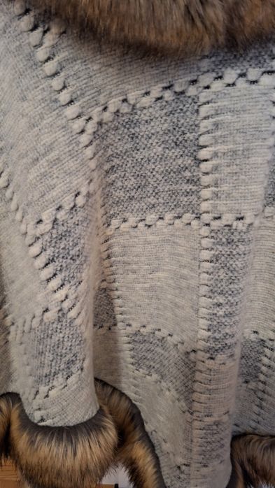 Sal / Pelerina cu blanita