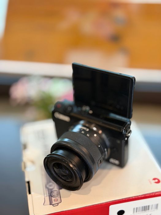 Canon eos m 100
