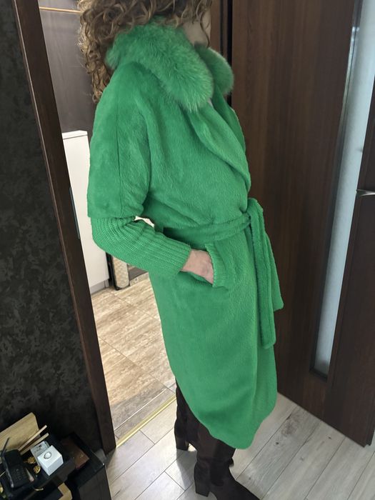 Палто Max Mara с яка от сребърна лисица