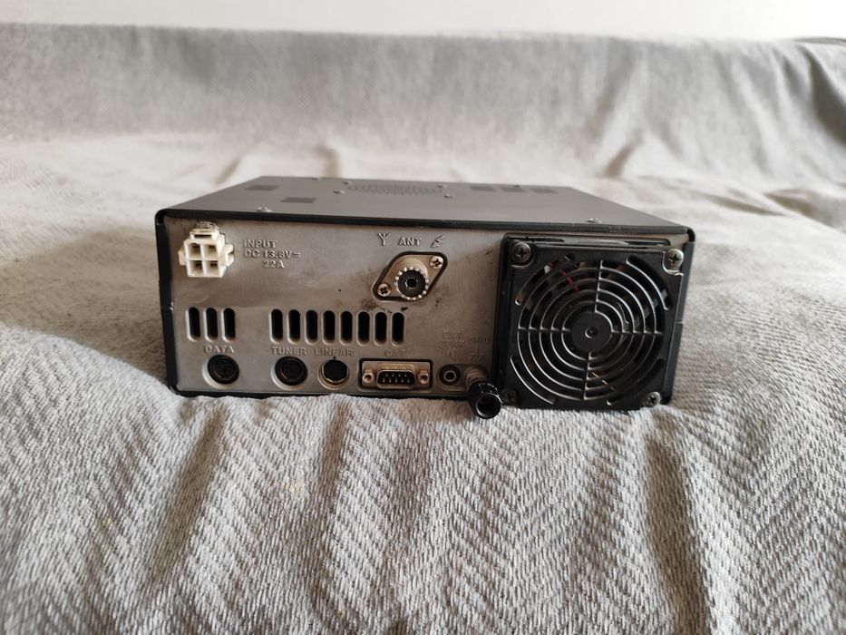 Продам трансивер YAESU FT-450