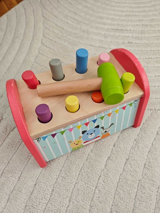 Дървена играчка с чукче за двигателни умения