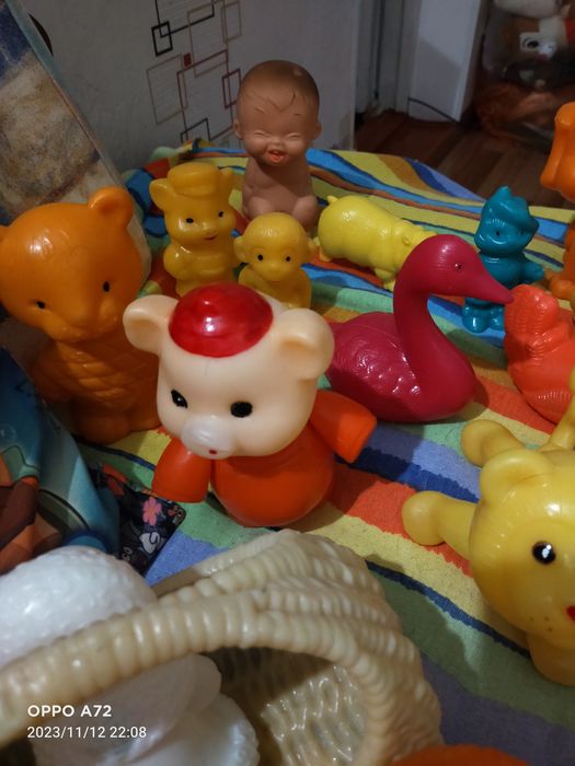 Продам советские  игрушки пластмасс. Листайте.
