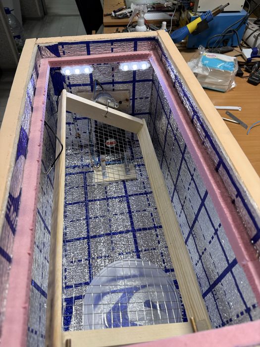 Инкубатор сотилади.