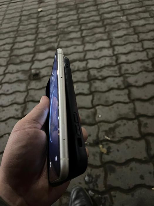 Продам айфон 11