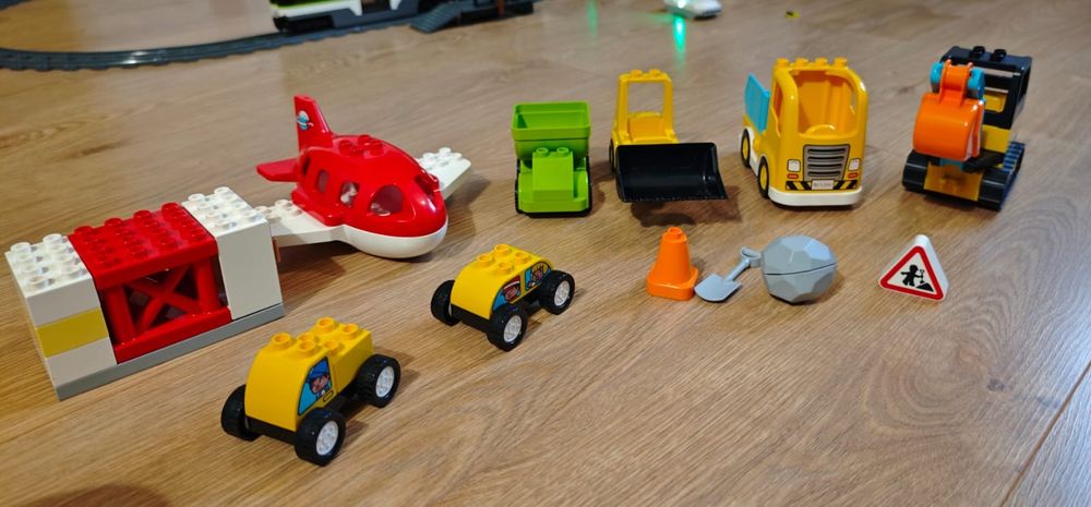 Vând LEGO DUPLO 4,5 kg + placă verde BONUS