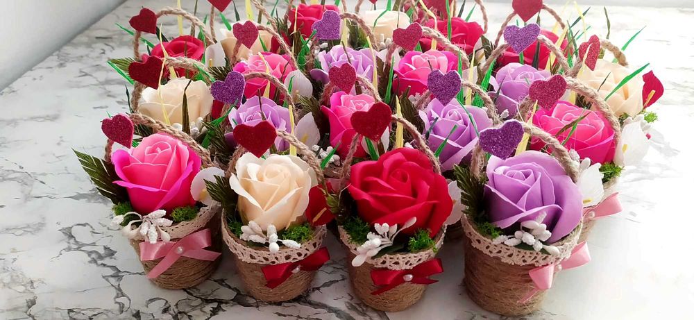 Кошнички със сапунени рози