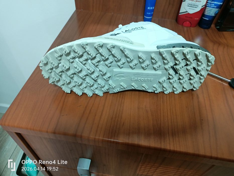 Продам кроссовки