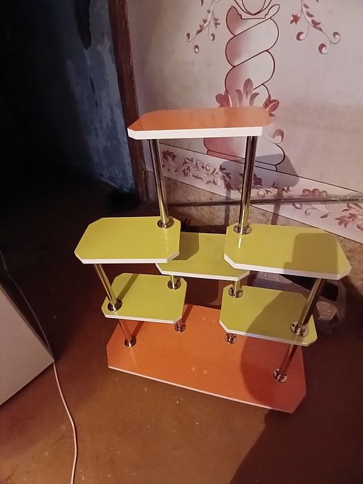 Продам цветочную подставку