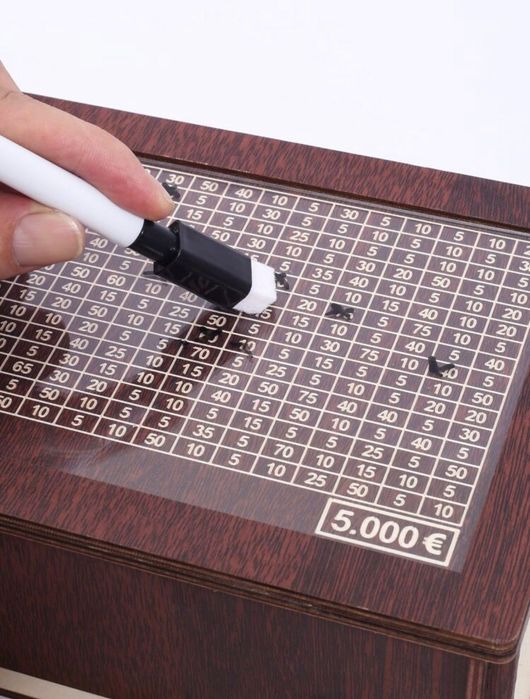 Дървена касичка с числа “Спестявай лесно”