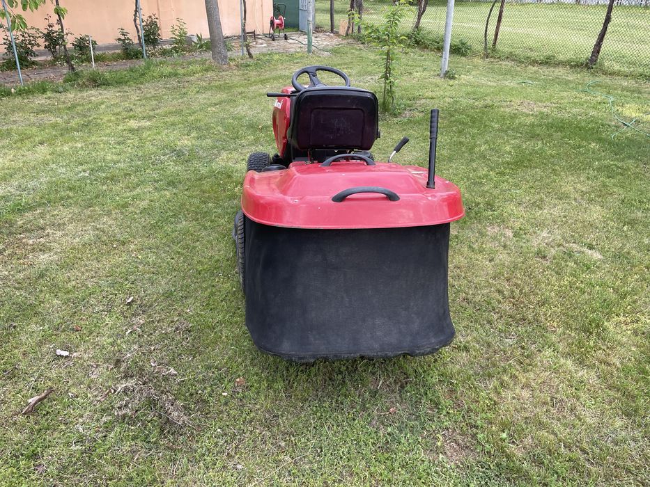 Тракторна косачка MTD , 18 ks, два ножа, хидро задвижване.