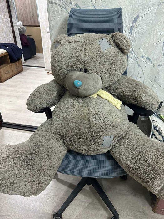 Продам мягкие игрушки медведей. Новые смотрите фото, огромные медведи.