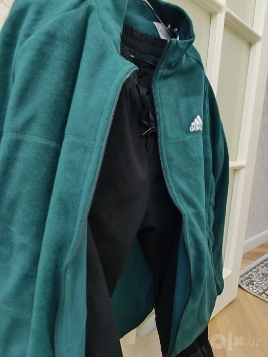 Adidas brendidagi sportifka