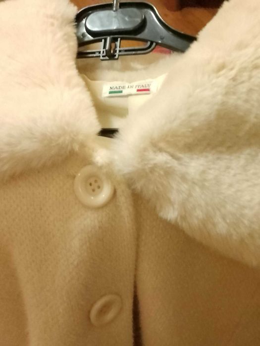 продавам комплект патерици, столче-бастун нови и ново италианско палто