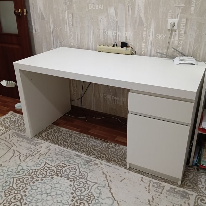Продам письменный стол Икея