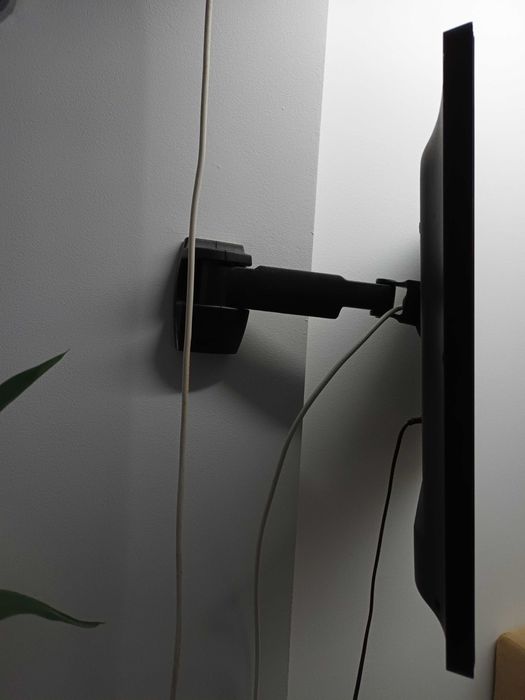 Tv Samsung 80 cm+suport perete