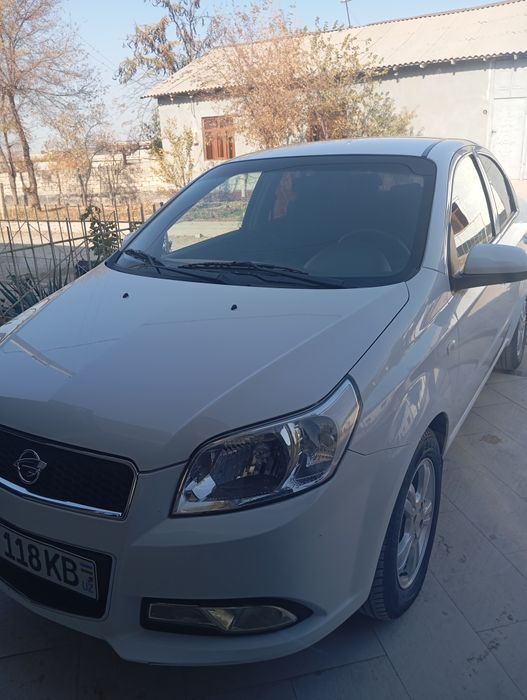 Nexia 3 avtomat sotiladi