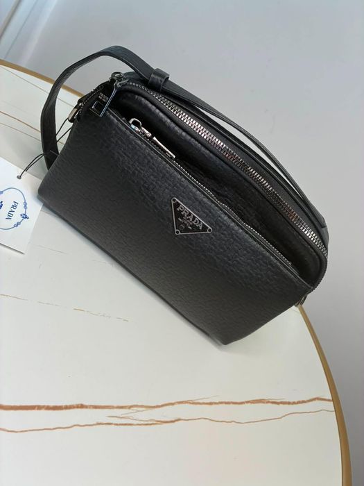 Borsetă / Geantă de umăr Prada Black Leather – Nouă, cu card de autenticitate