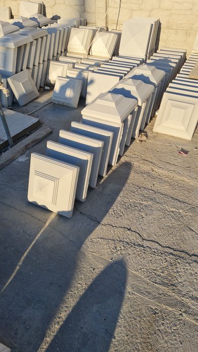 Capace/ pălării stâlpi