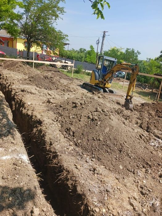 Miniexcavator Bobcat Miniîncarcător  Mini excavator  demolări  moloz