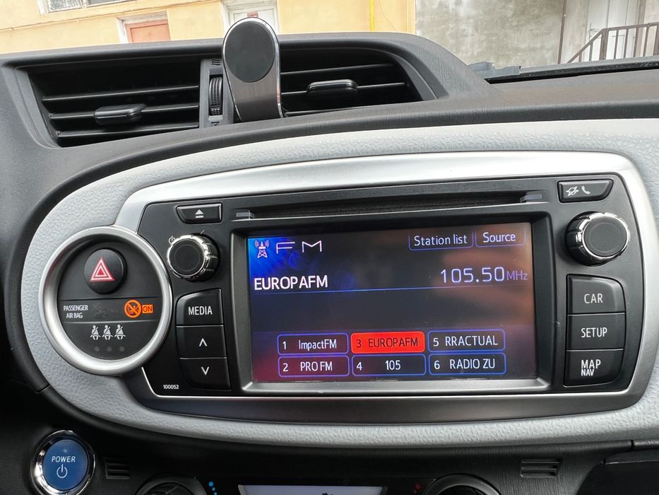 Toyota Yaris Hybrid 2012