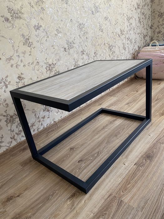 Стол для декора (письменный) хай тек