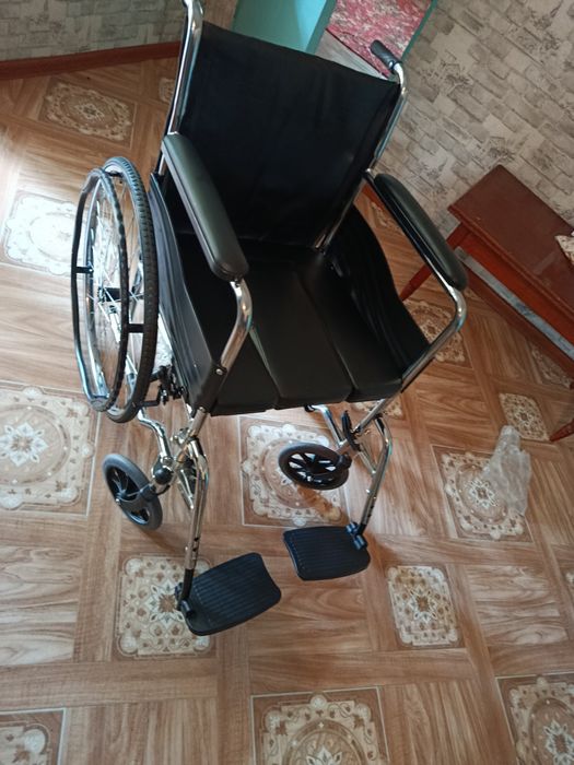 Инвалидная коляска с санитарным устройством