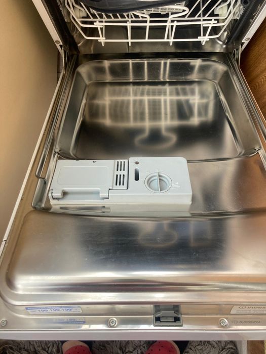 Продаю посудомоечную машинку