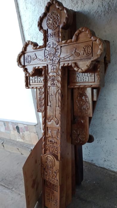 troita sculptata manual pe lemn de stejar  , preturi reale