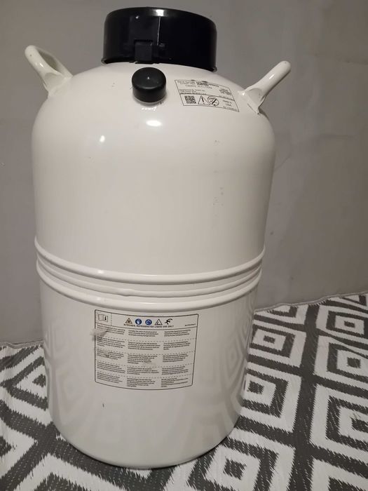 Container material seminal congelat