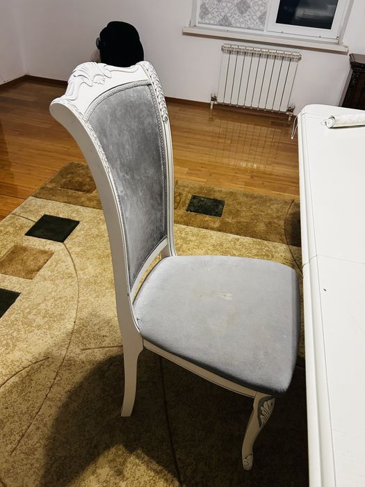 Стол со стульями