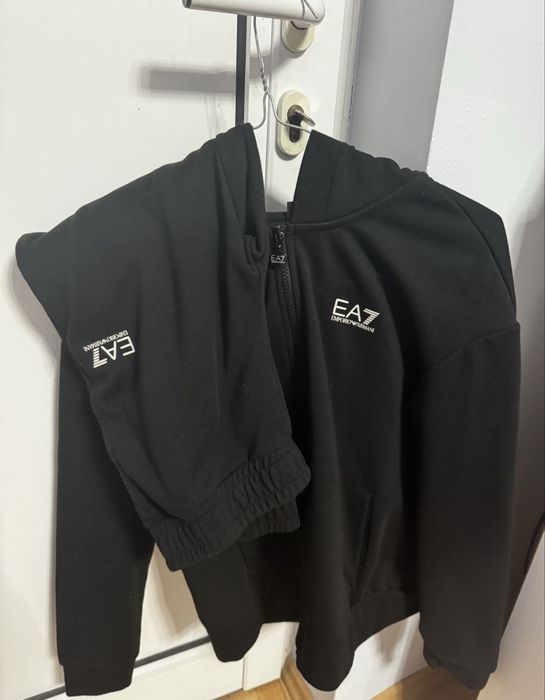 Комплекти S.