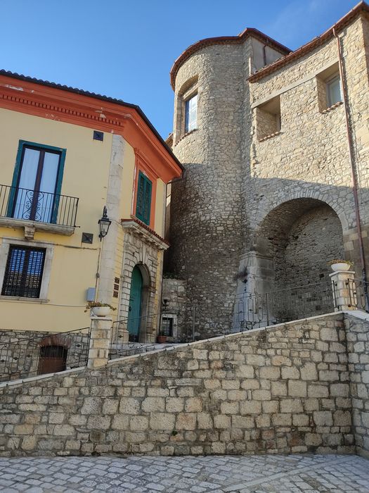 Продавам хубава къща в Лучито-86030, провинция Кампобассо, Италия