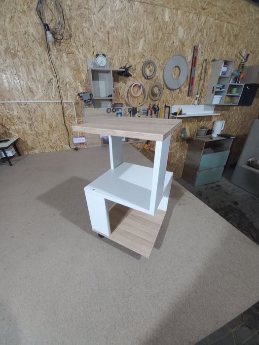 Столик преддиваный новый