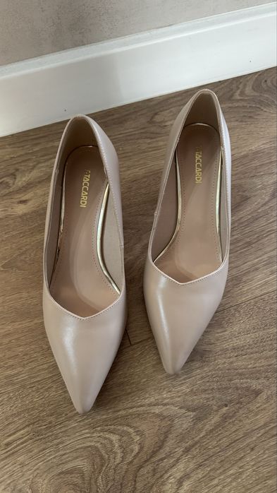 Новые туфли бежевые