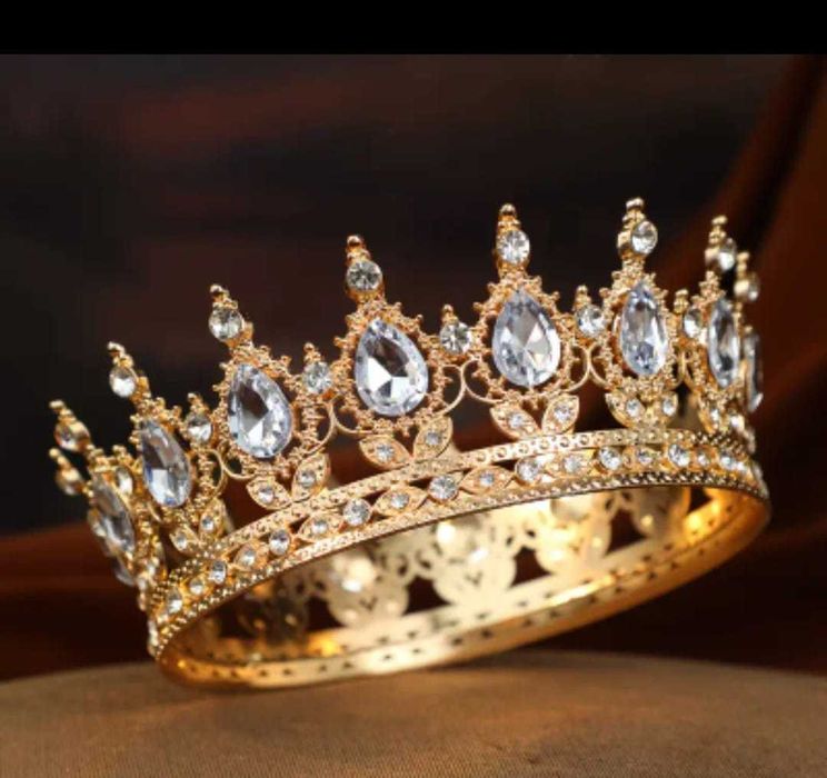 Луксозна корона с кристали за торта